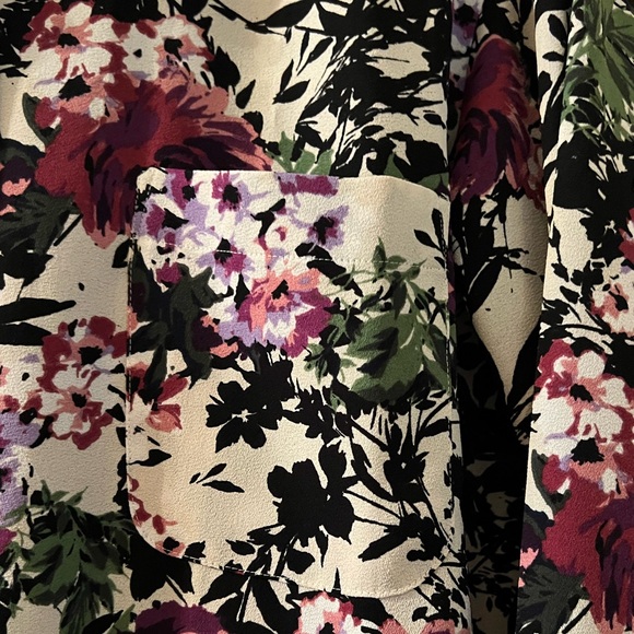 Cute button front floral top size S - Picture 5 of 10
